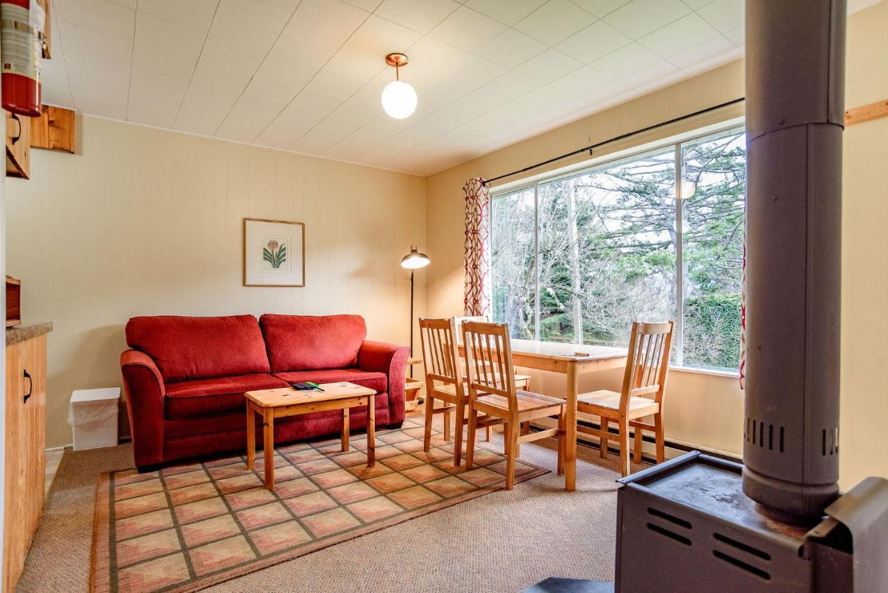 Green Acres Lakeside Resort Salt Spring Island Ganges Exterior photo