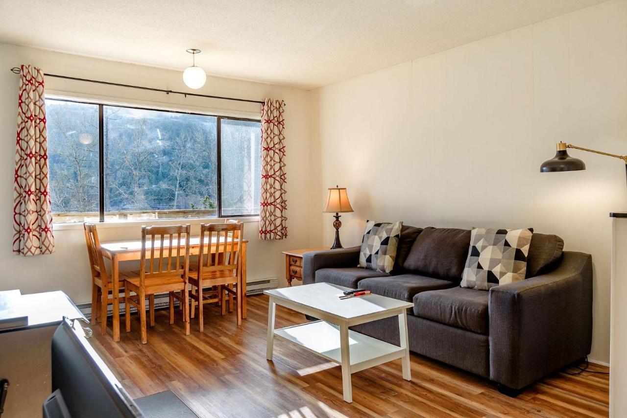 Green Acres Lakeside Resort Salt Spring Island Ganges Exterior photo