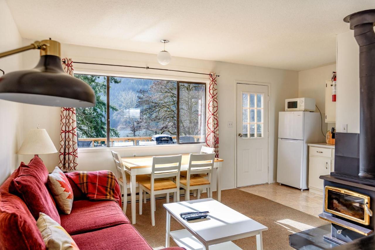 Green Acres Lakeside Resort Salt Spring Island Ganges Exterior photo