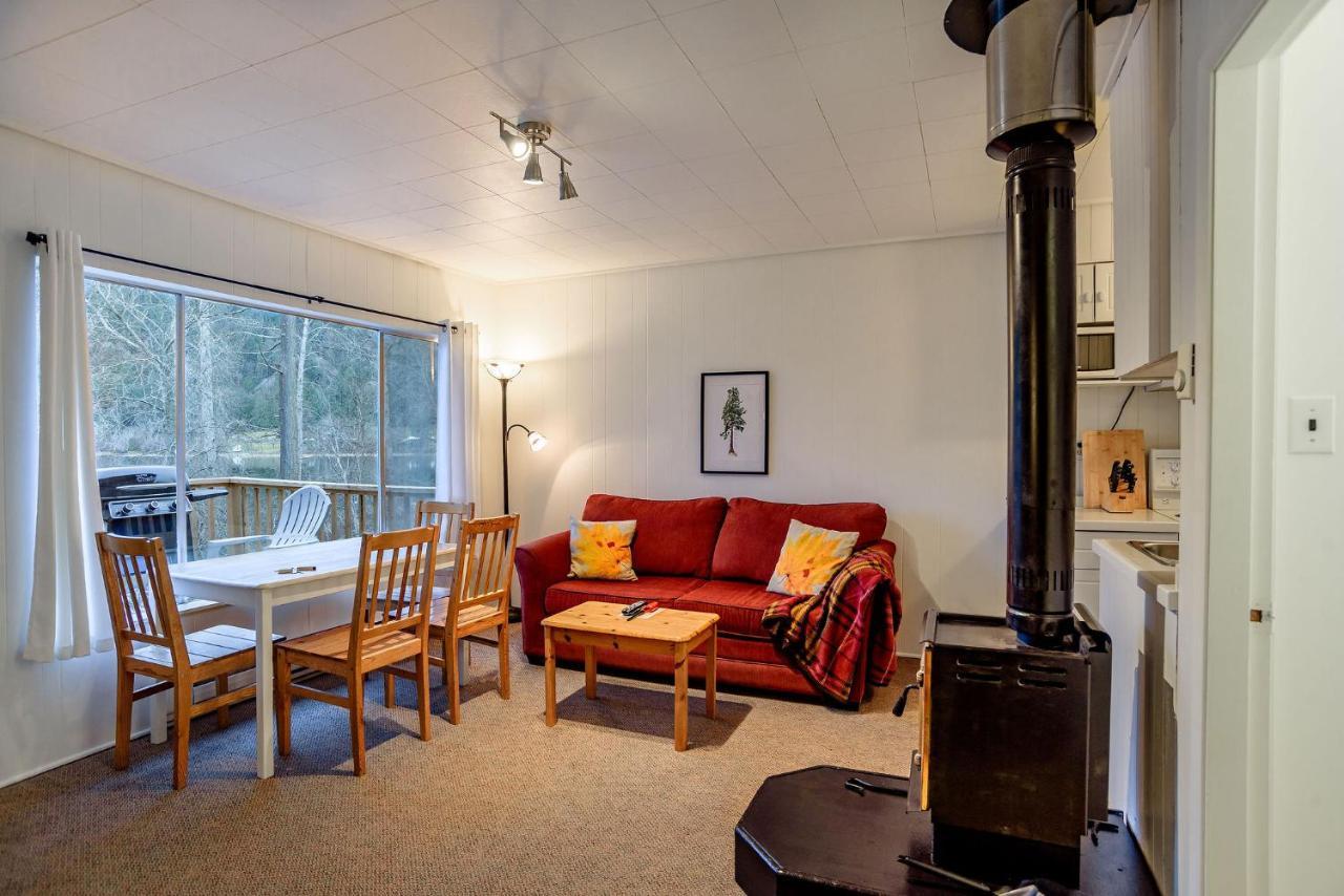 Green Acres Lakeside Resort Salt Spring Island Ganges Exterior photo