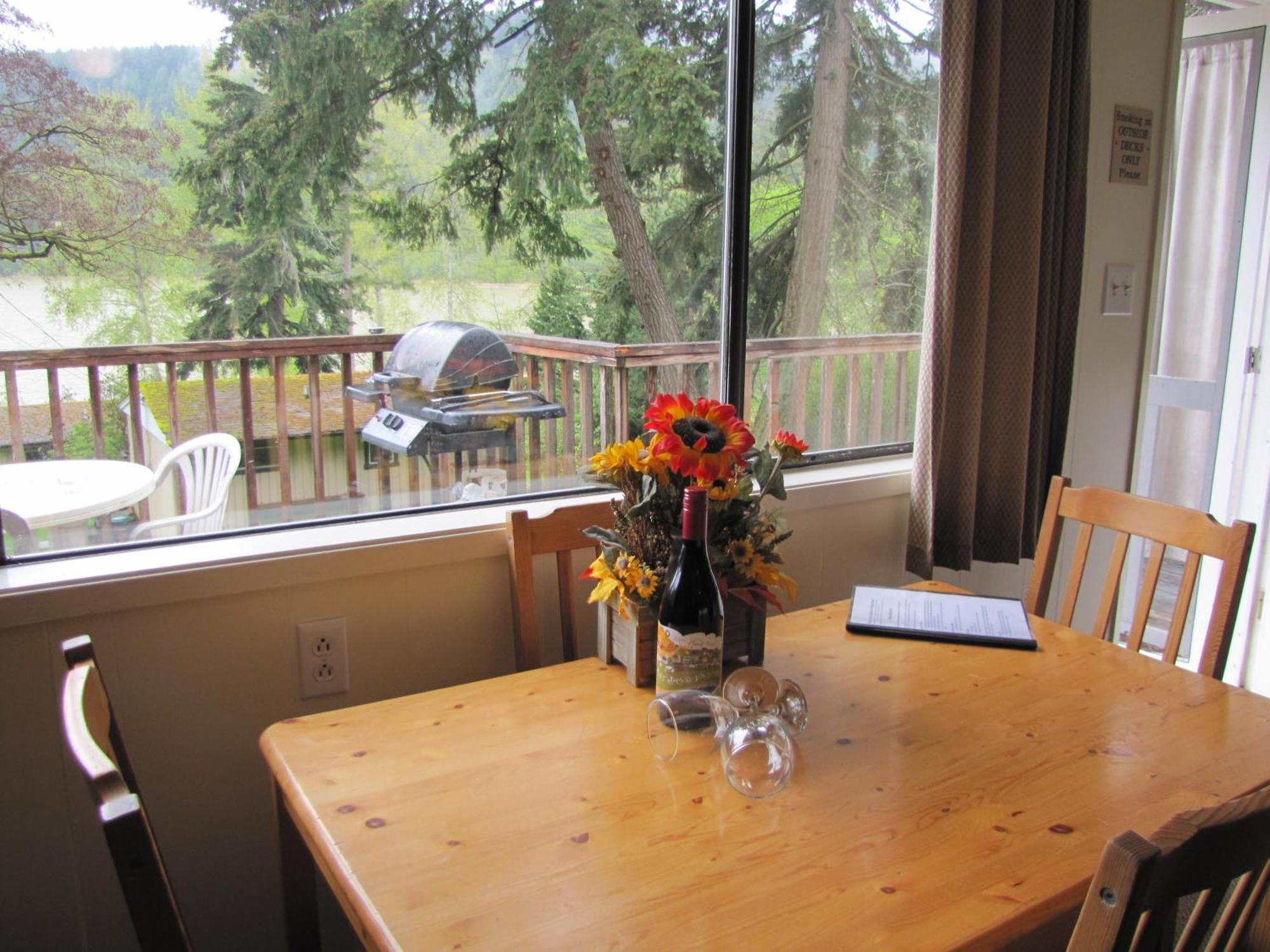 Green Acres Lakeside Resort Salt Spring Island Ganges Exterior photo